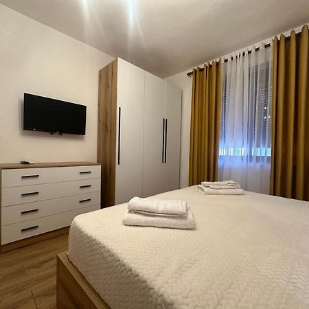 Vera'S Apartment Tirana Extérieur photo